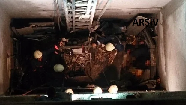 2 İşçi asansörün altında kaldı