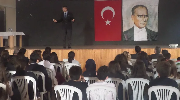 Altın Nesil'li öğrencilere önyargı semineri