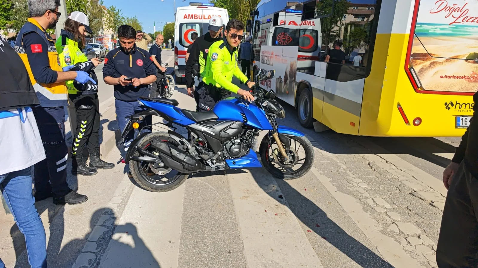 Önündeki araca çarptı