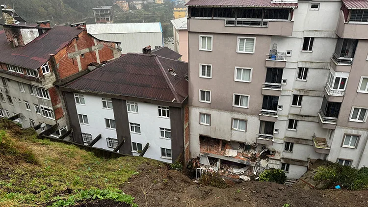 Toprak kayması sonucu 1 kişi öldü, 4 kişi yaralandı