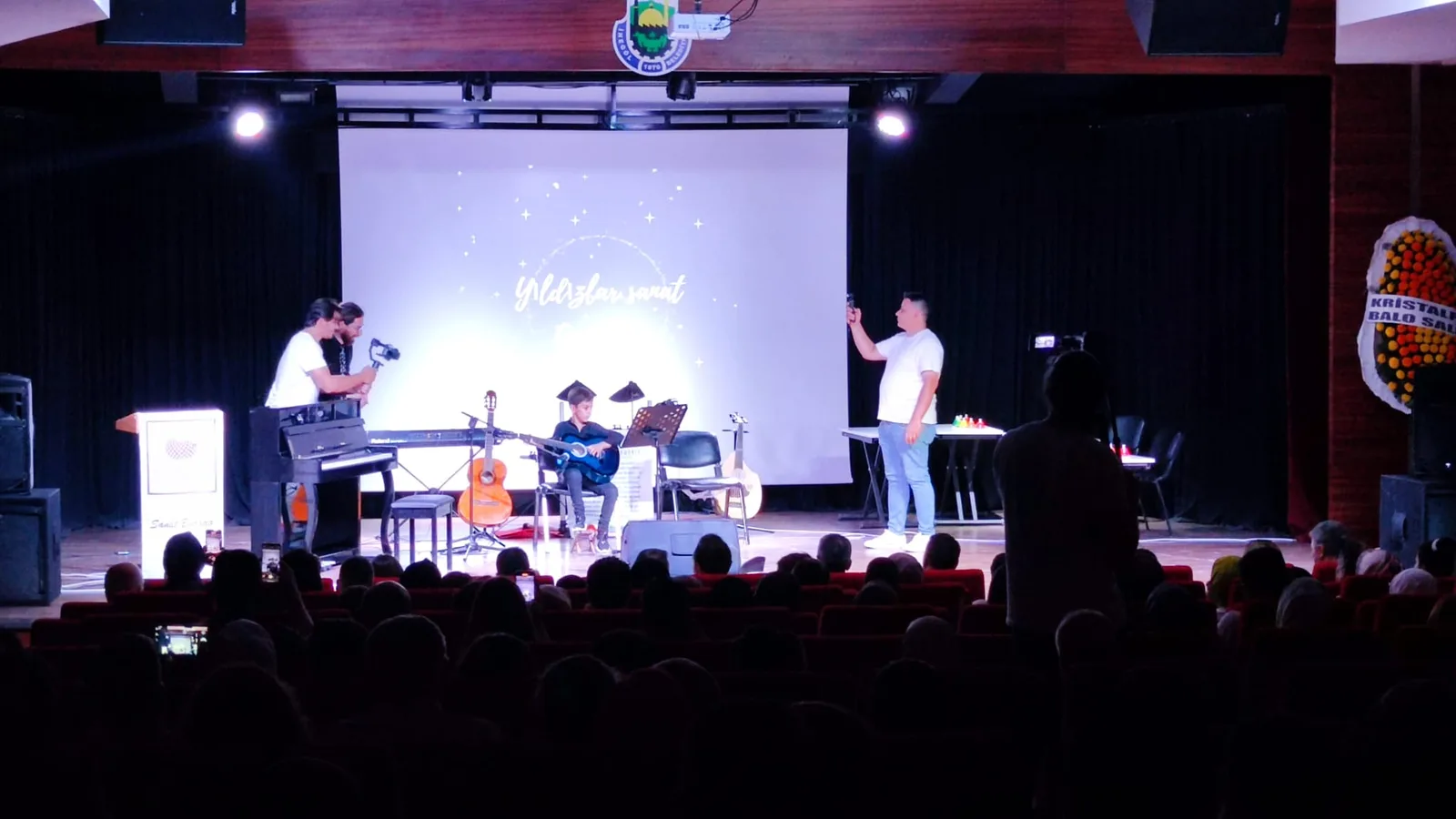 İnegöl'de Yıldızlar Sanat Academy'den unutulmaz konser