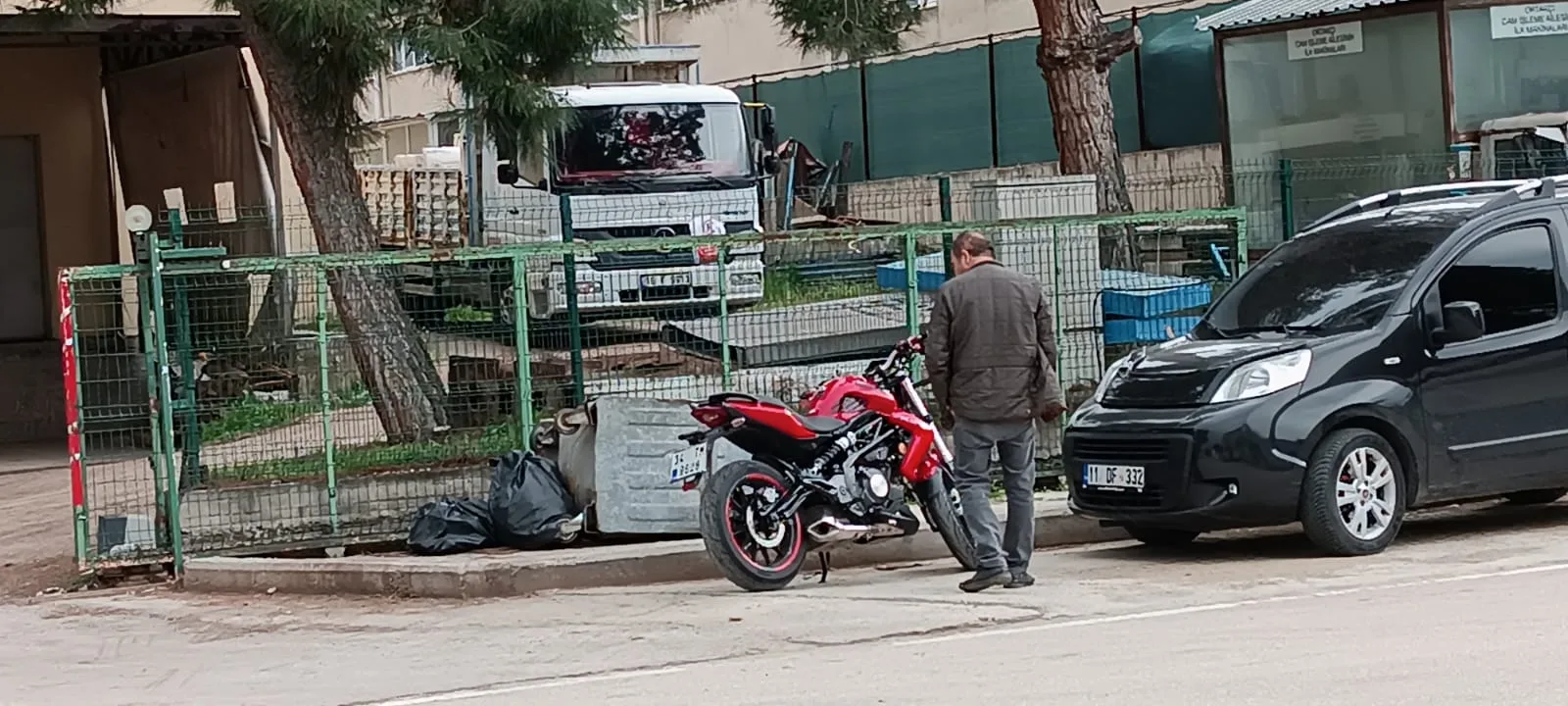 Önündeki aracı sollamak isterken, gözlerini hastanede açtı