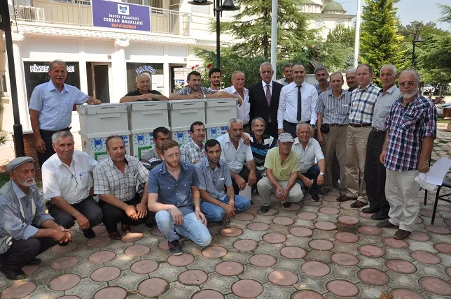 Belediyeden arıcılara Lustra arı kovanı