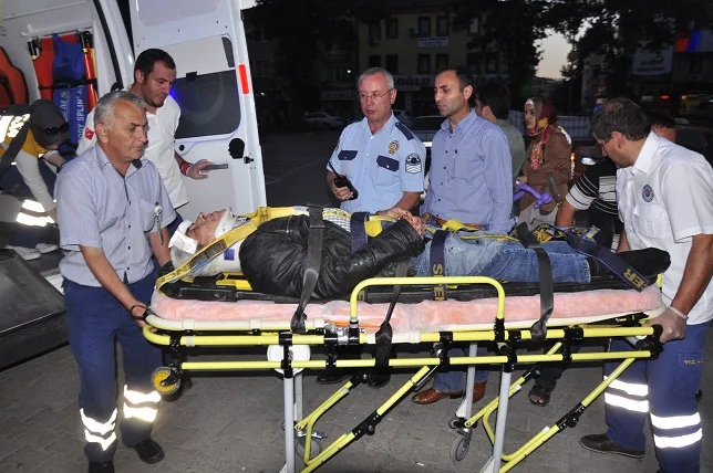 Duramayınca öndeki arabaya çarptı