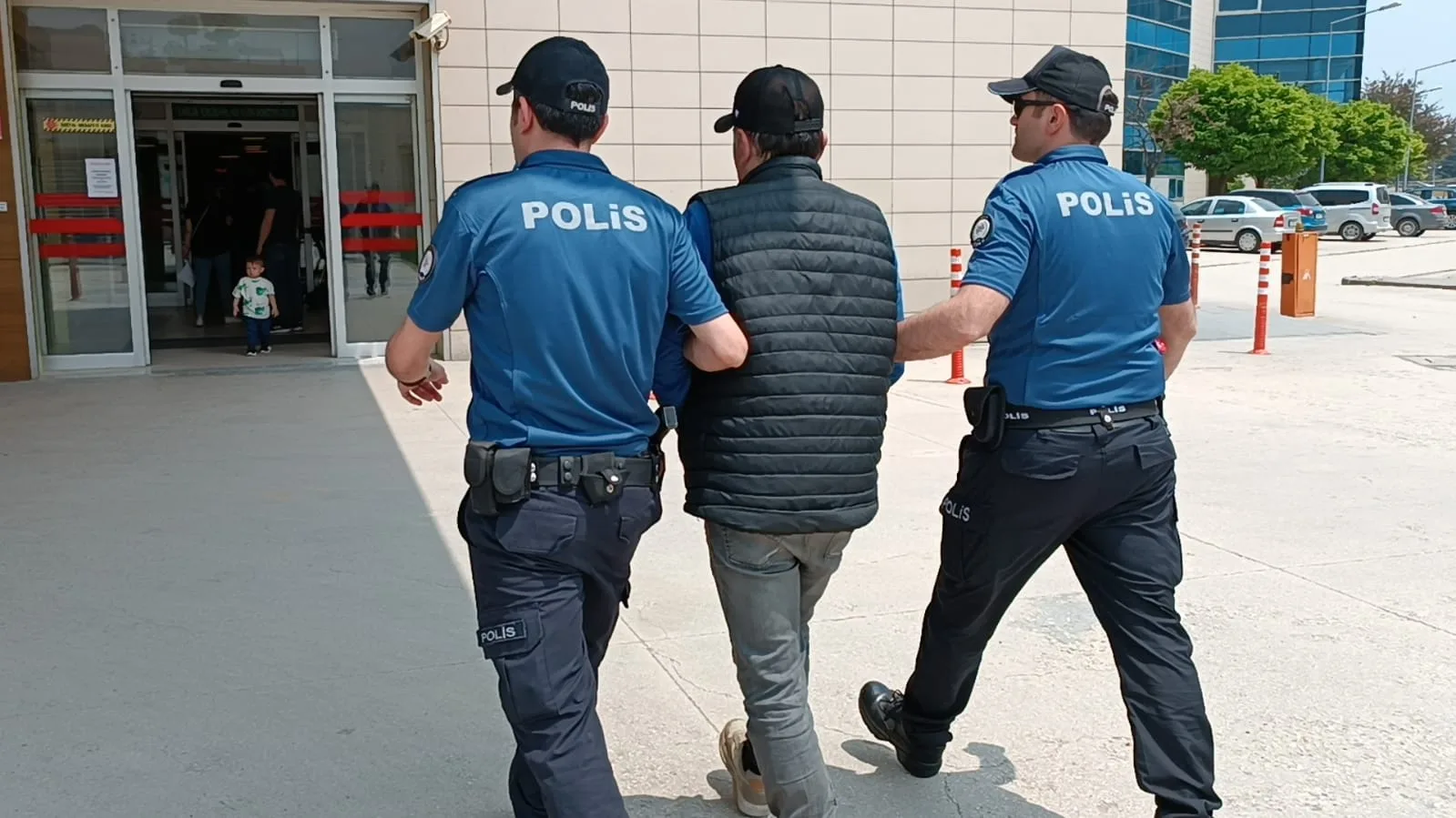 Sadaka kutusu hırsızı yakalandı