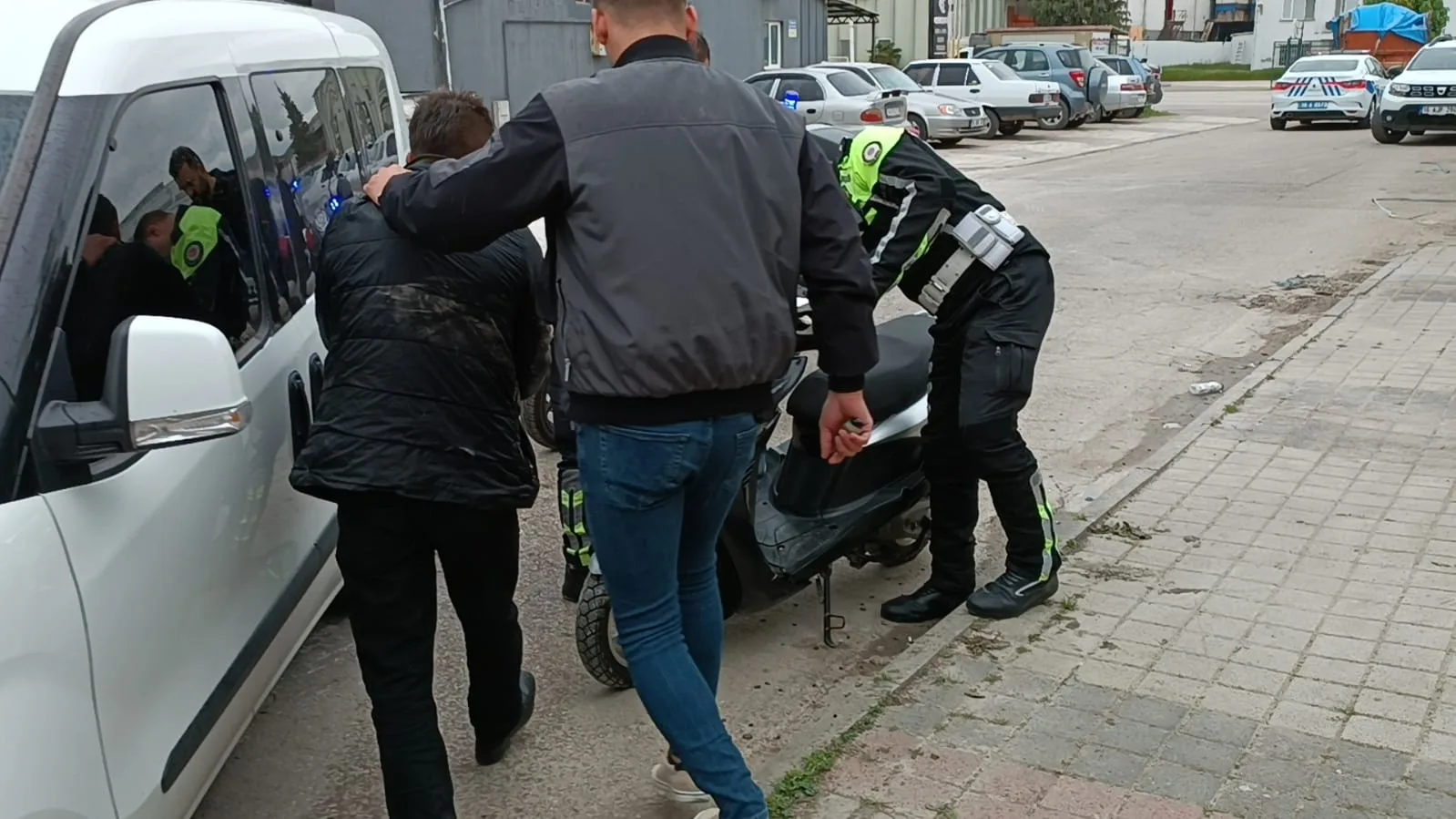 Çalıntı motosiklet ile polisten kaçan kişi gözaltına alındı