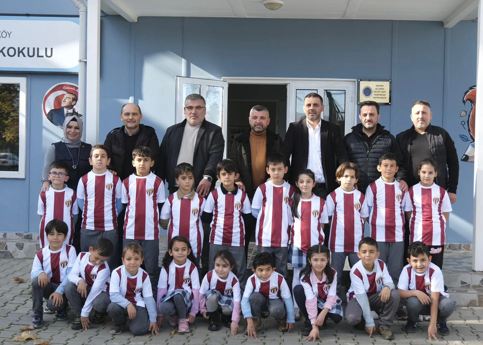 Bilalköylü çocuklara formaları dağıtıldı