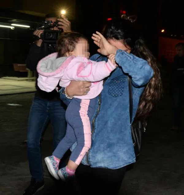 16 Yaşındaki Anne !  Bebeğini...