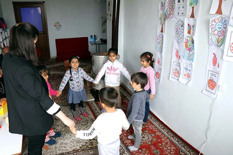 "Gezici öğretmen" uygulaması kırsaldaki öğrencileri okulla buluşturdu