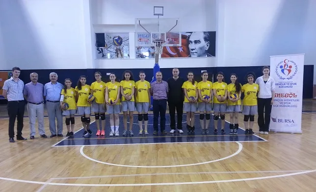 Filenin küçük sultanları sahaya indi