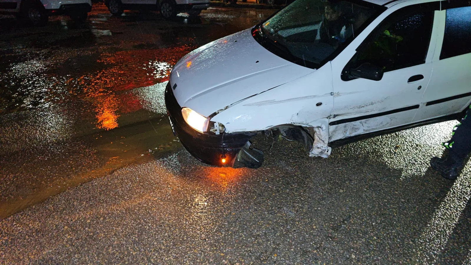 İnegöl’de gece vakti korkutan olay, tekerleği kopan otomobil 200 metre sürüklendi