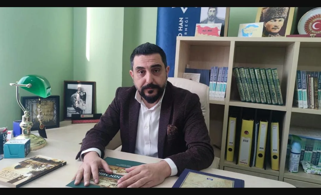 Özgür Özel’e tepki gösterdi; ‘Kim bu subaylar?’