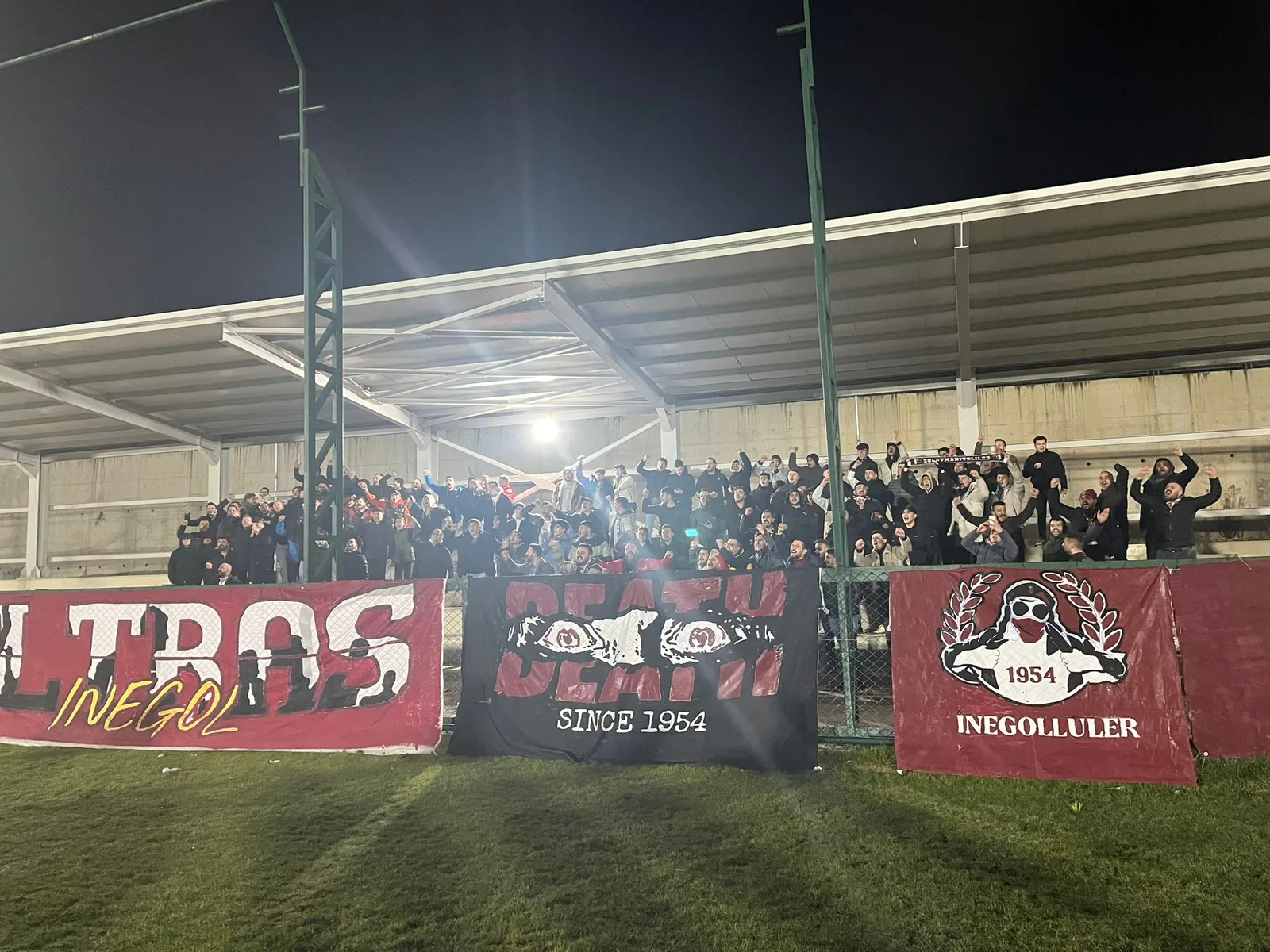 Taraftarlardan İnegölspor’a moral ziyareti