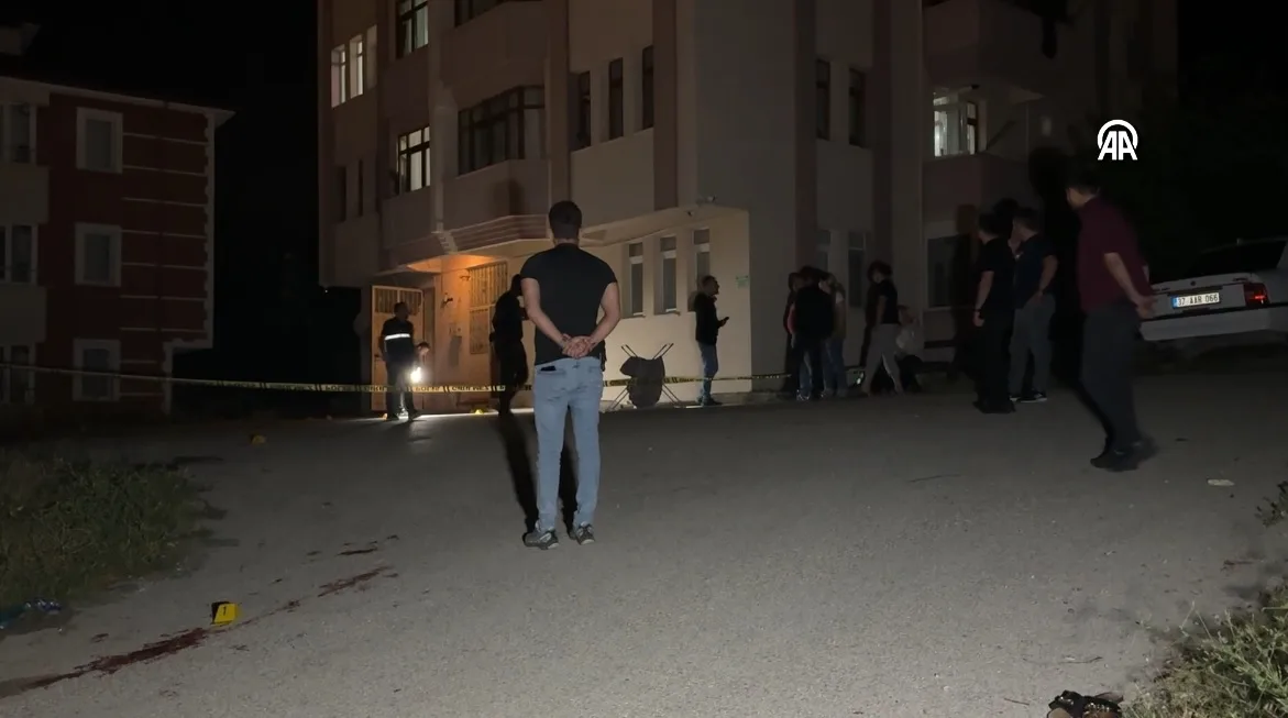 Komşular arasında çıkan silahlı kavgada 3 kişi yaralandı