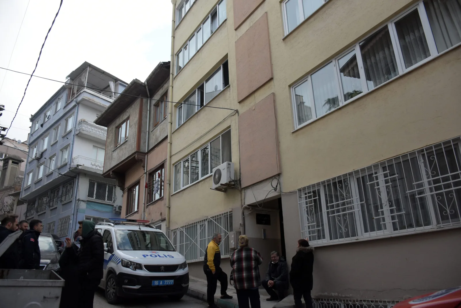 Duman çıkan evde 87 yaşındaki kadın ölü bulundu