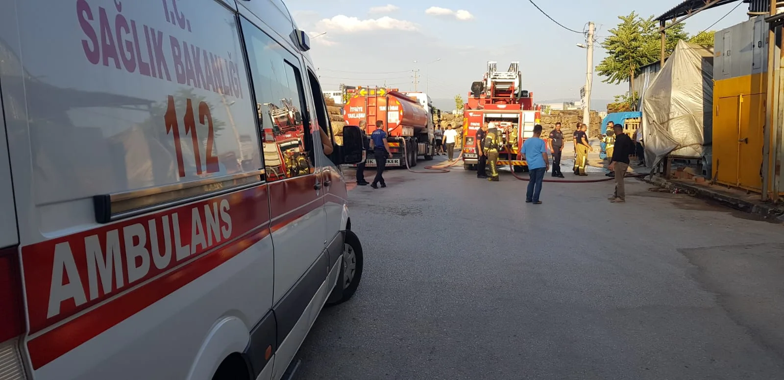 İtfaiye ekipleri kapıyı kırıp müdahale etti