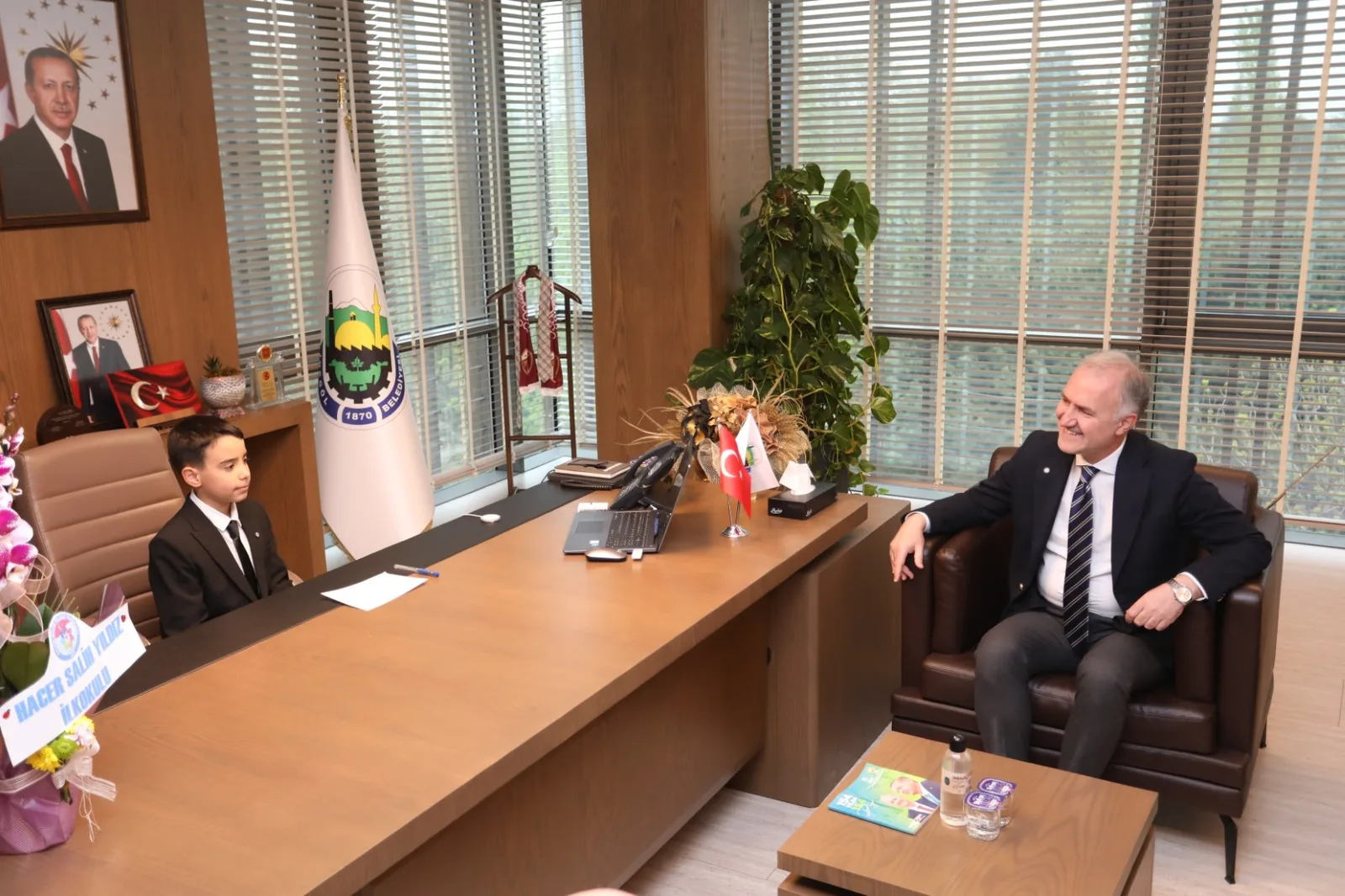 İnegöl’ün 23 Nisan belediye başkanı Umut Alp Yiğit oldu