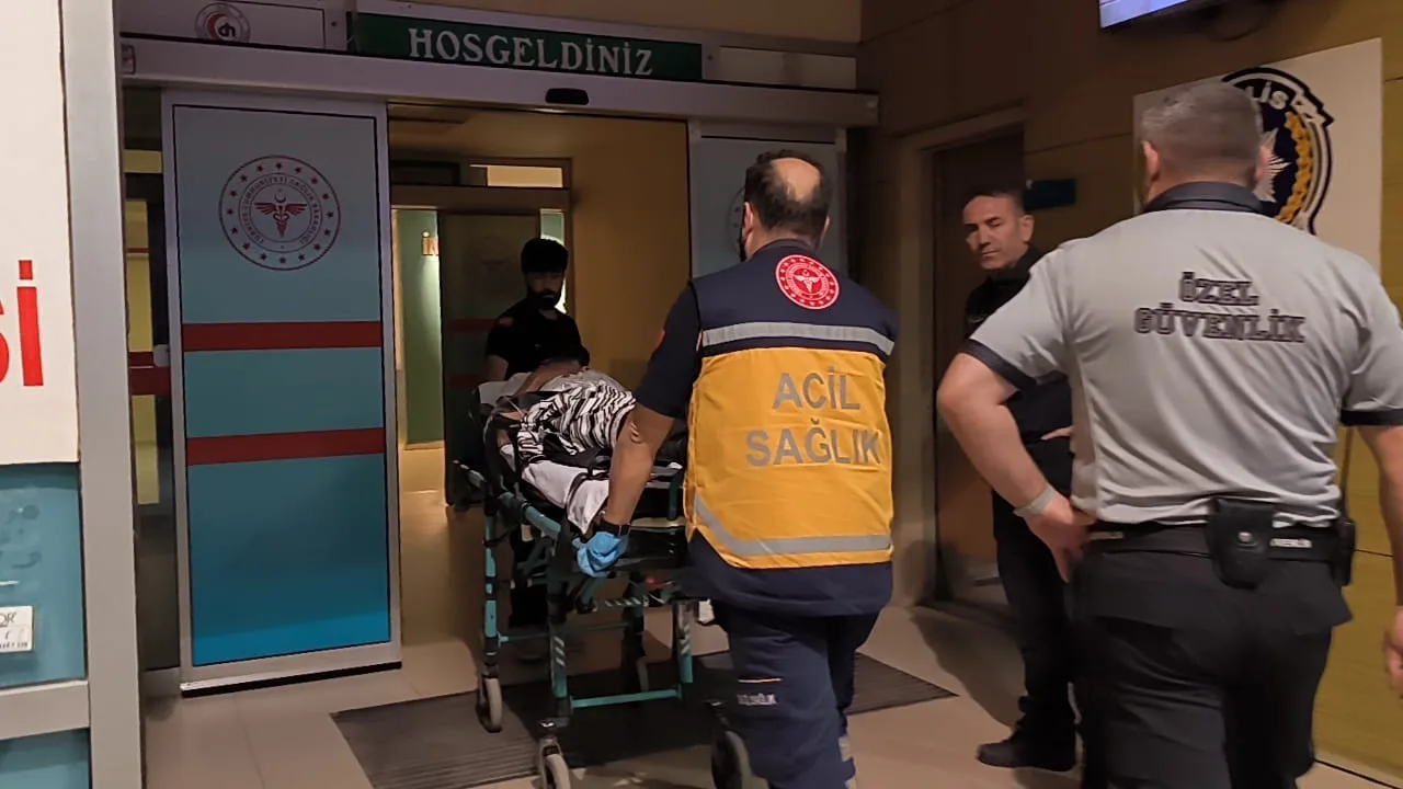 Öfkelenen genç babasını bıçakladı