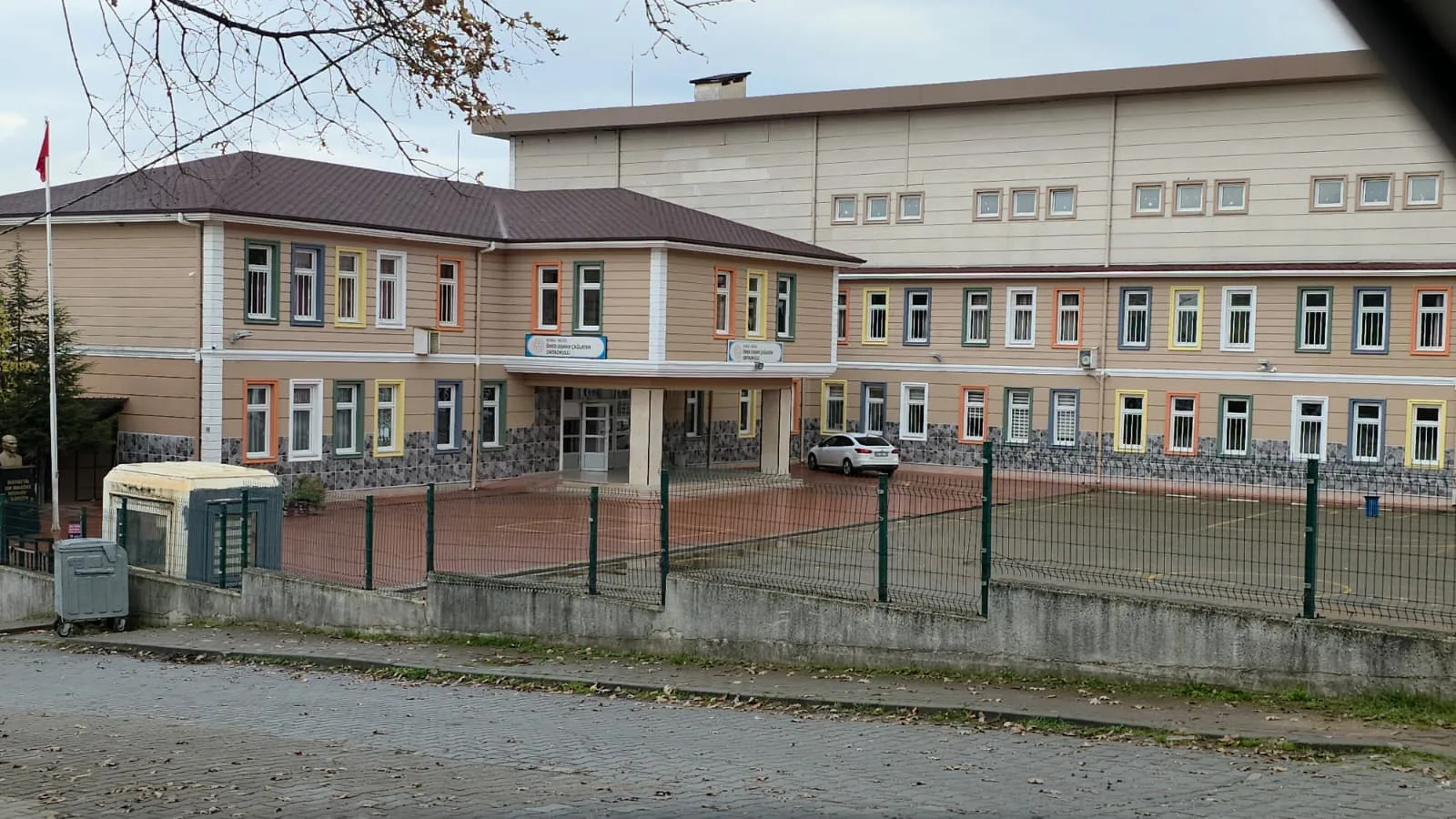 11 yaşındaki çocuğu yere fırlatan okul yöneticisi görevden alındı