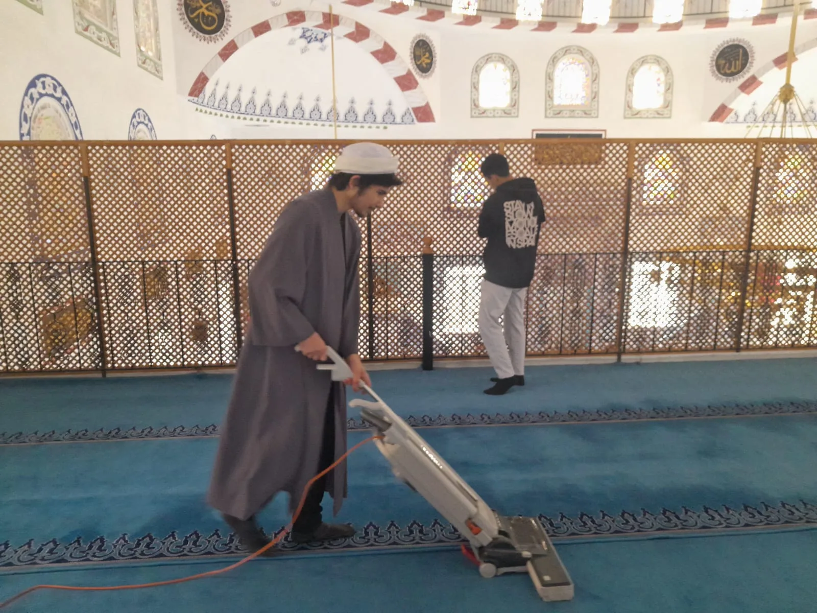 Hüdai Camii gençleri, örnek teşkil ediyor