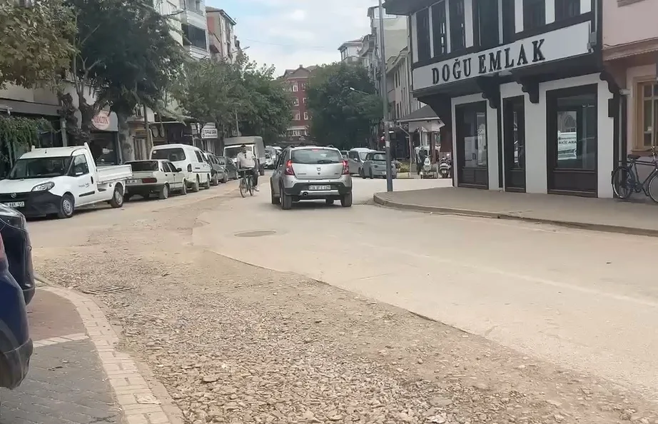 ‘Çukur, çamur, toz, Bursa Büyükşehir Belediyesi sınıfta kaldı’