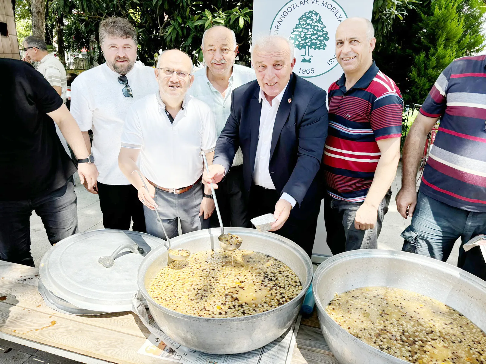 Mobilyacılar Odası'ndan aşure ikramı