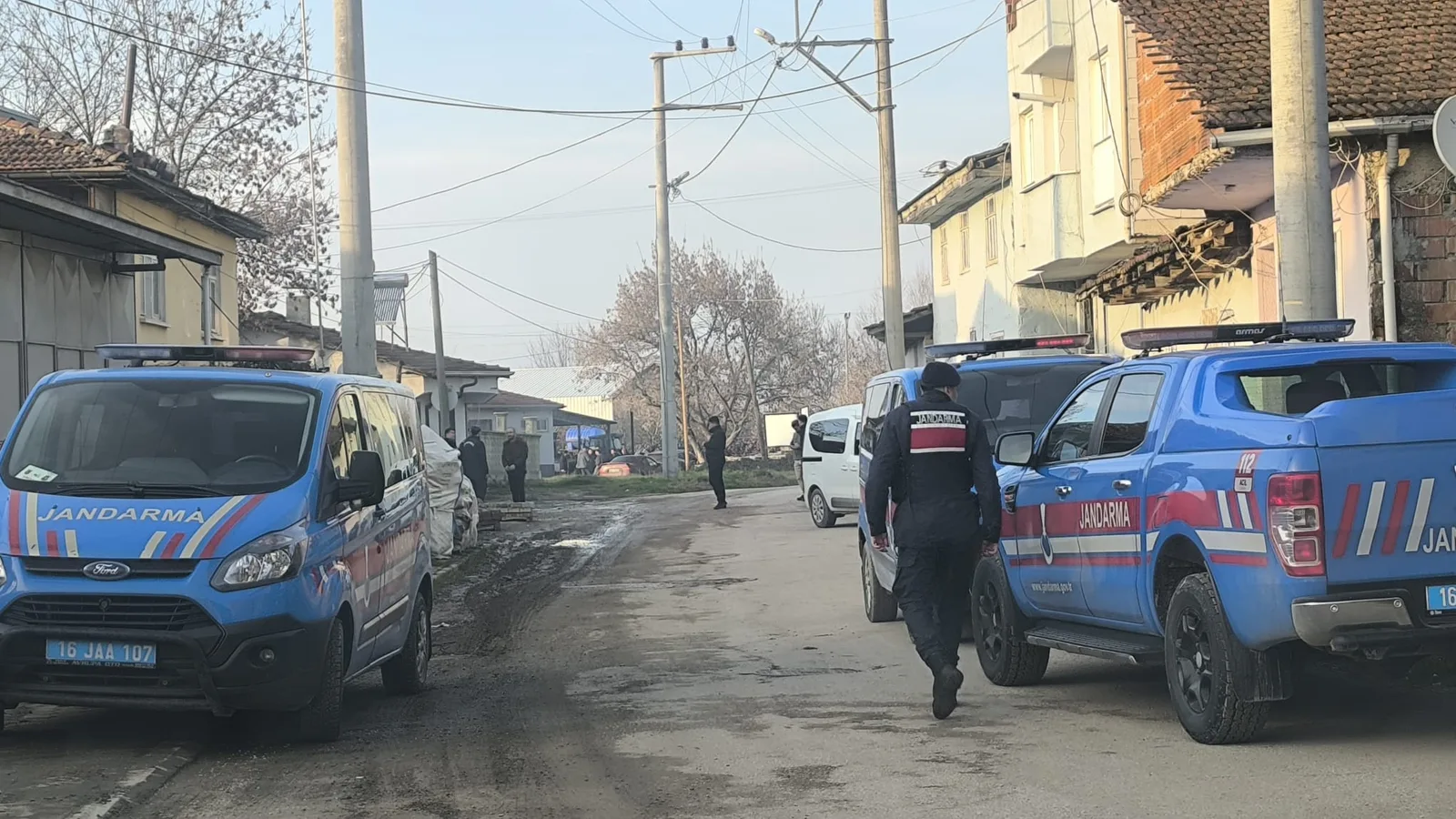 İnegöl’de çocuklarını rehin alan baba, 26 saatlik ikna çalışması ile teslim oldu
