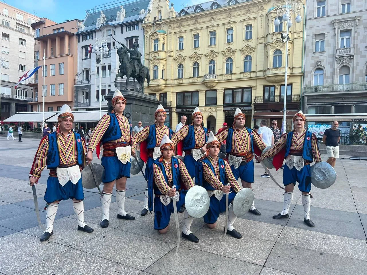 Kılıç kalkan Zagreb’te gönülleri fethetti