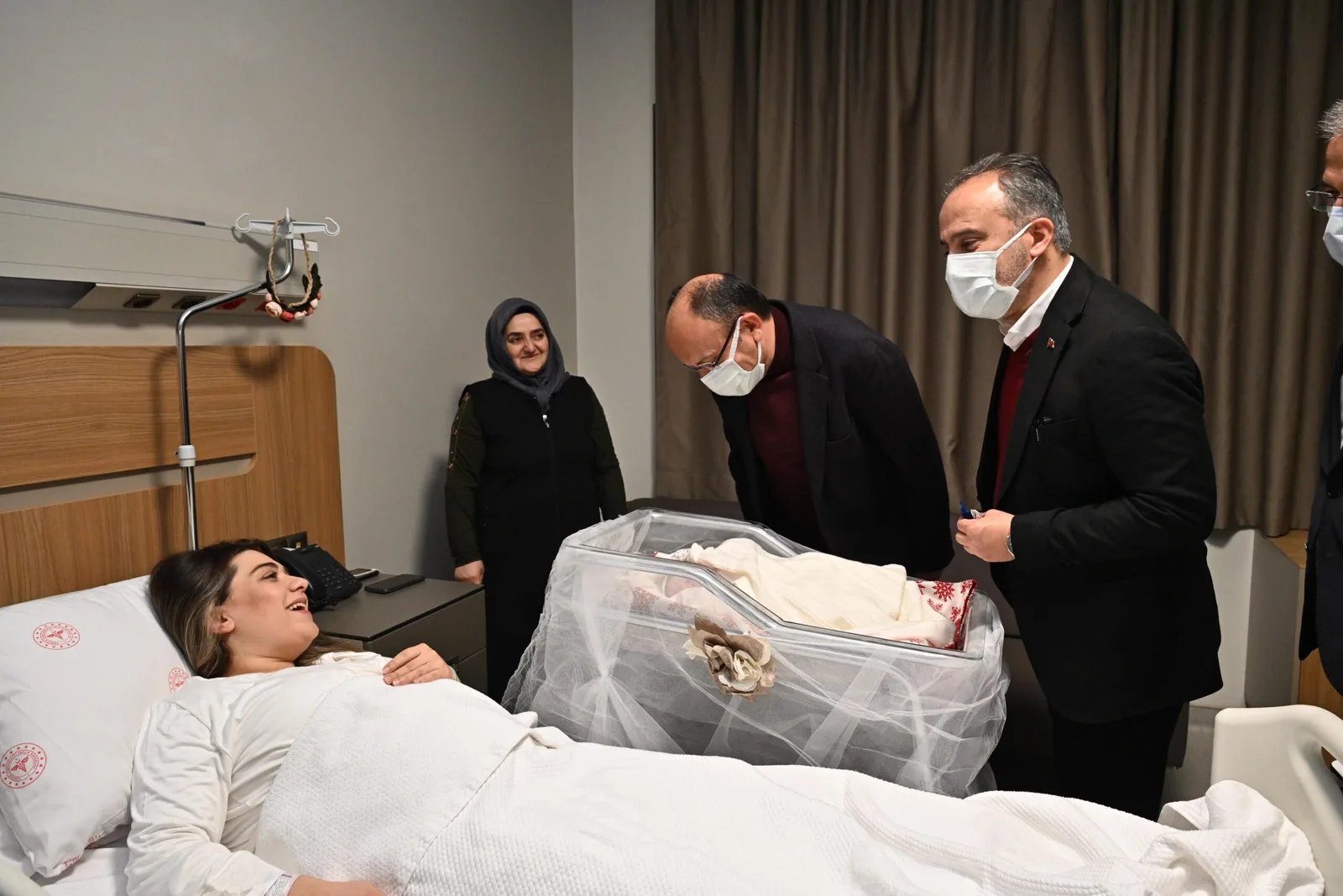 Başkan Aktaş'tan yılın son ve ilk bebeklerine ziyaret