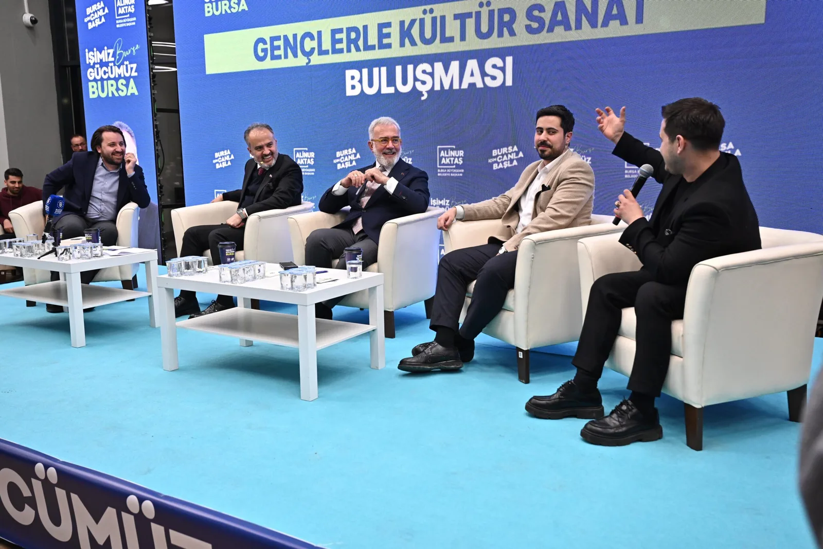 Başkan Aktaş’tan gençlerle sazlı sözlü muhabbet