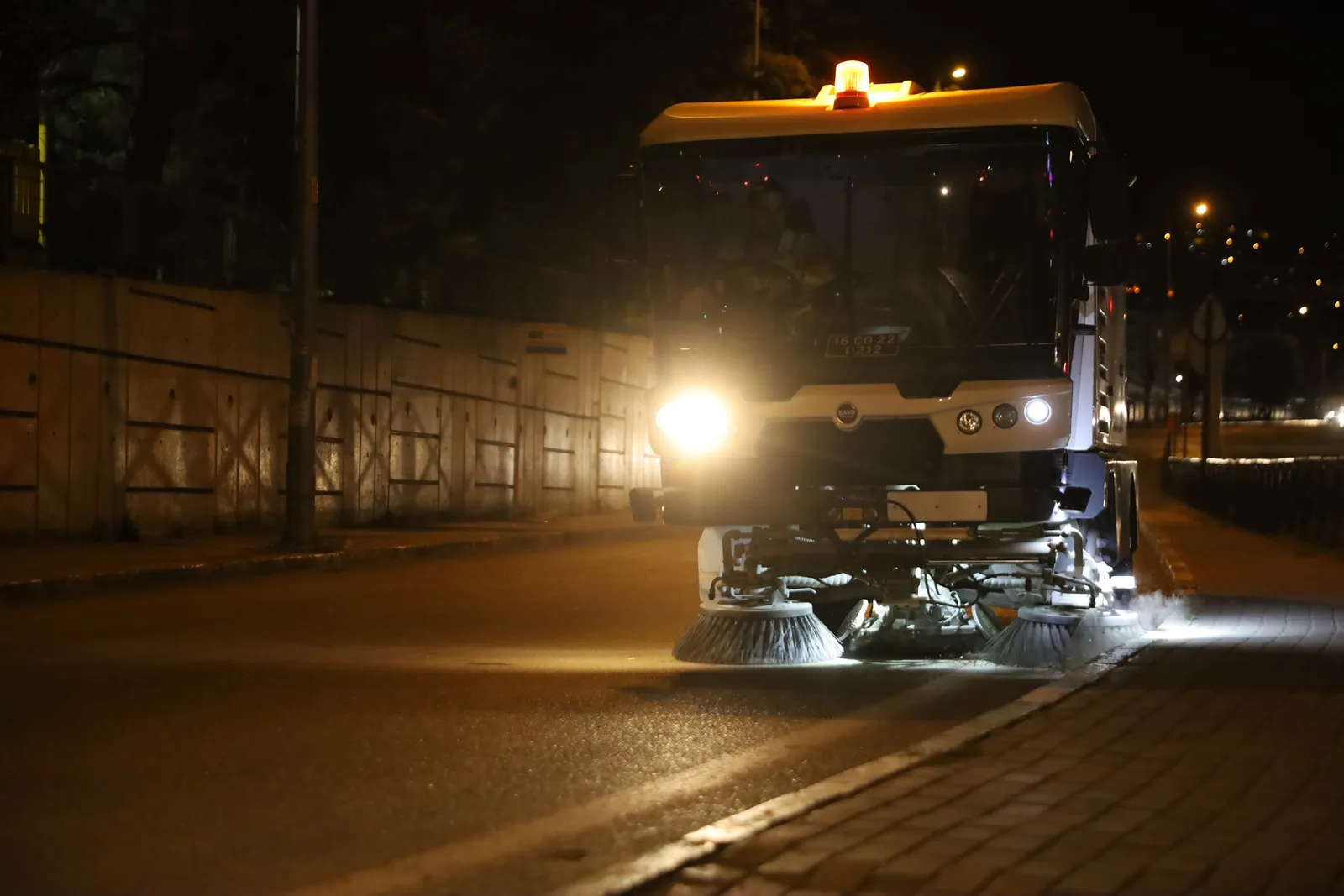 Büyükşehir’den daha temiz bir Bursa için gece mesaisi
