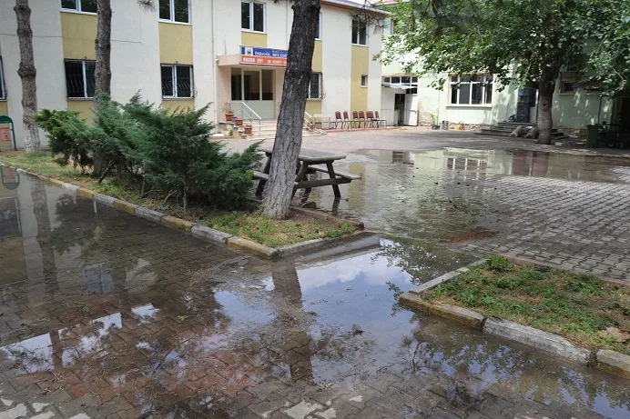 Boru patladı gelen giden olmadı