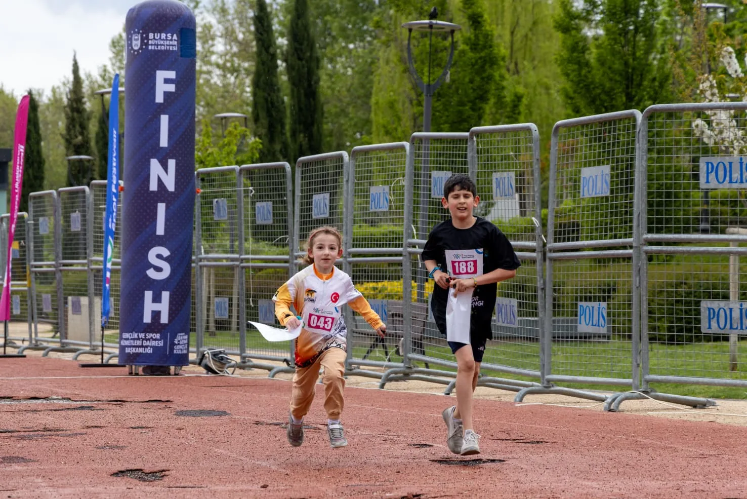 Bursa BB desteleri ile spor festivali heyecanı 17 ilçede sürüyor
