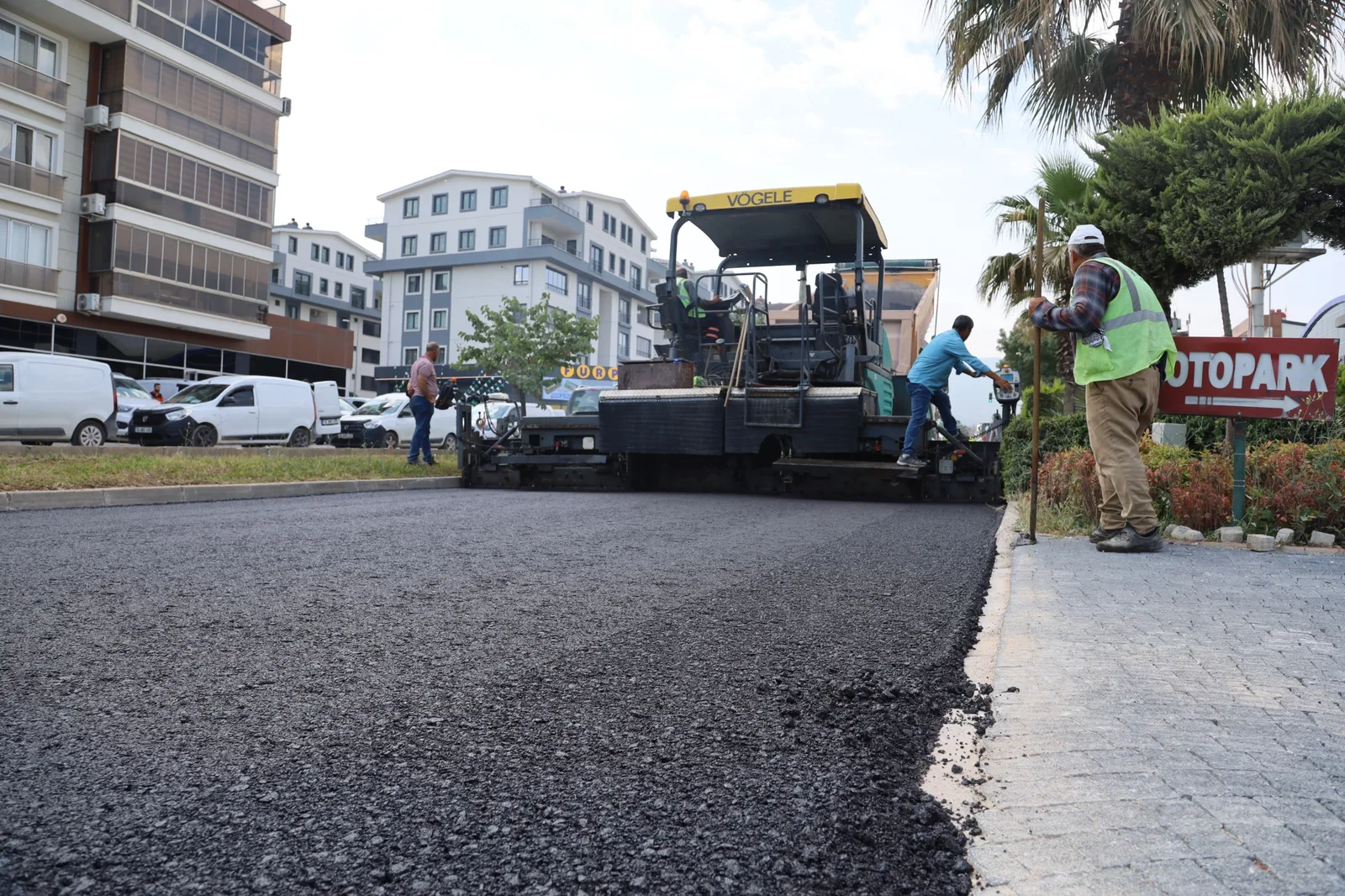 Bursa'da Demirci Yolu Caddesi'ne Modern Asfalt; Ulaşım Konforu Artıyor