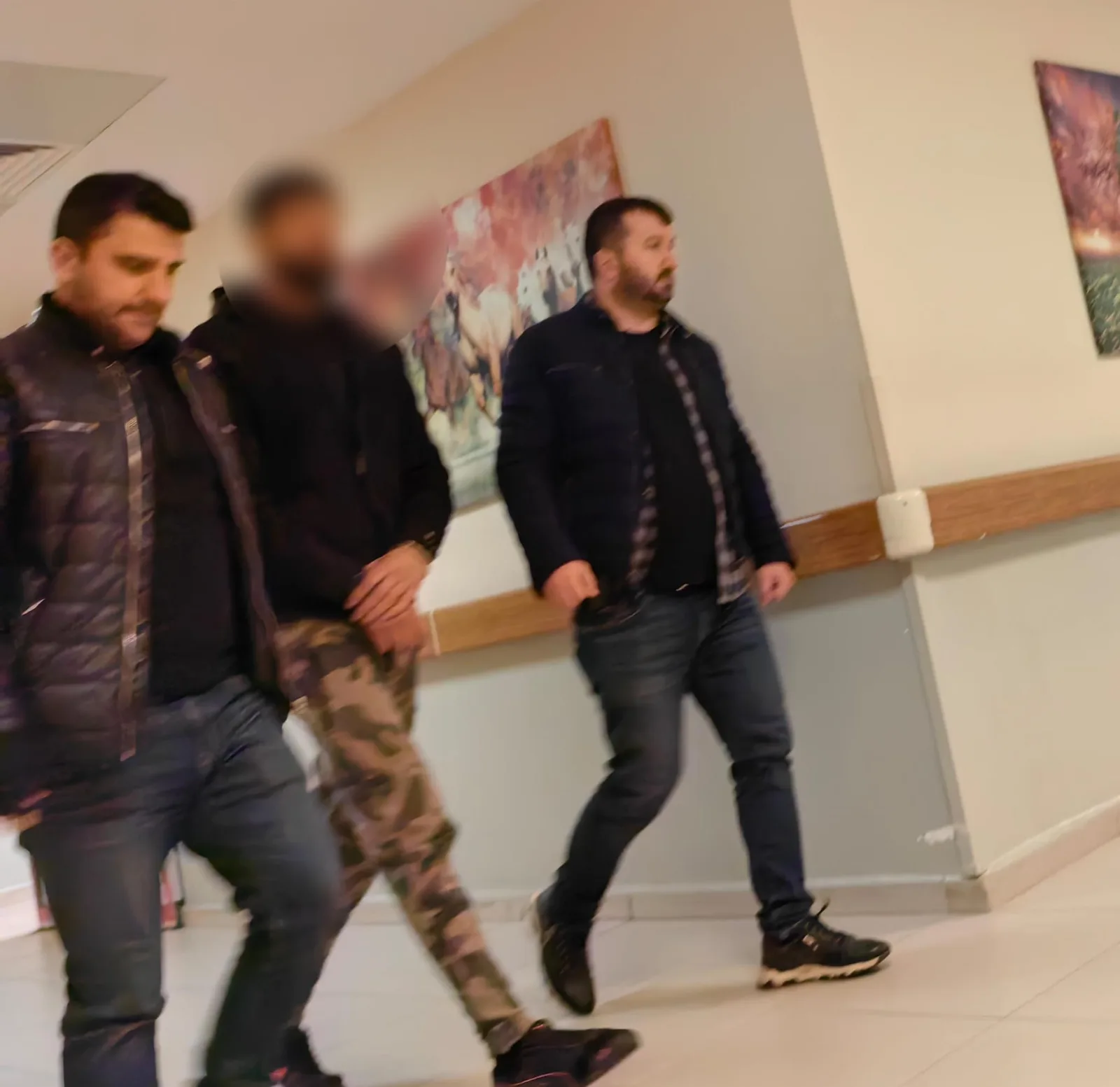 İnegöl'de cezaevi firarisi çatıda yakalandı