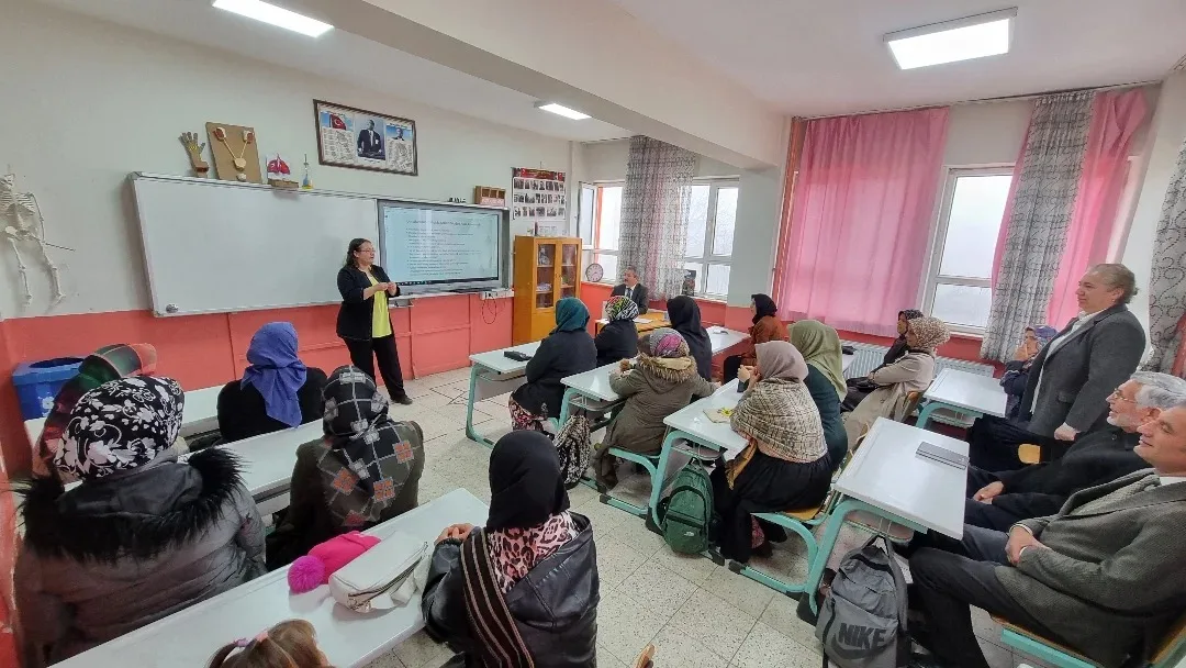 İnegöl'de ‘akran dostluğu ve akran zorbalığı’ eğitimleri devam ediyor