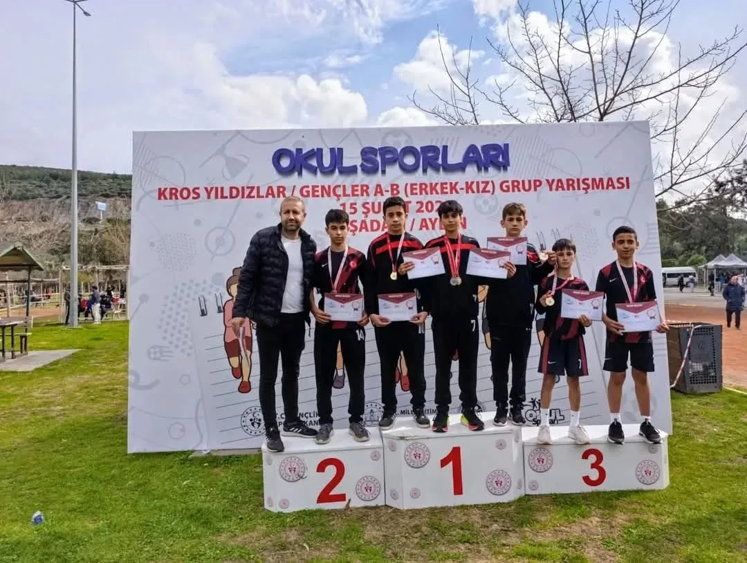 İnegöl Sezai Karakoç Ortaokulu Kros Takımı Türkiye Finalinde