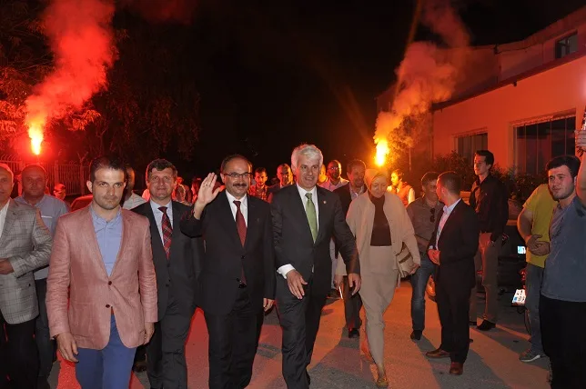 "Tek vatan tek bayrak"