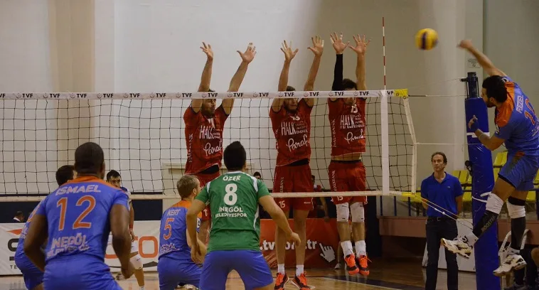 Belediyespor'a bir darbe de Halk Bank'tan