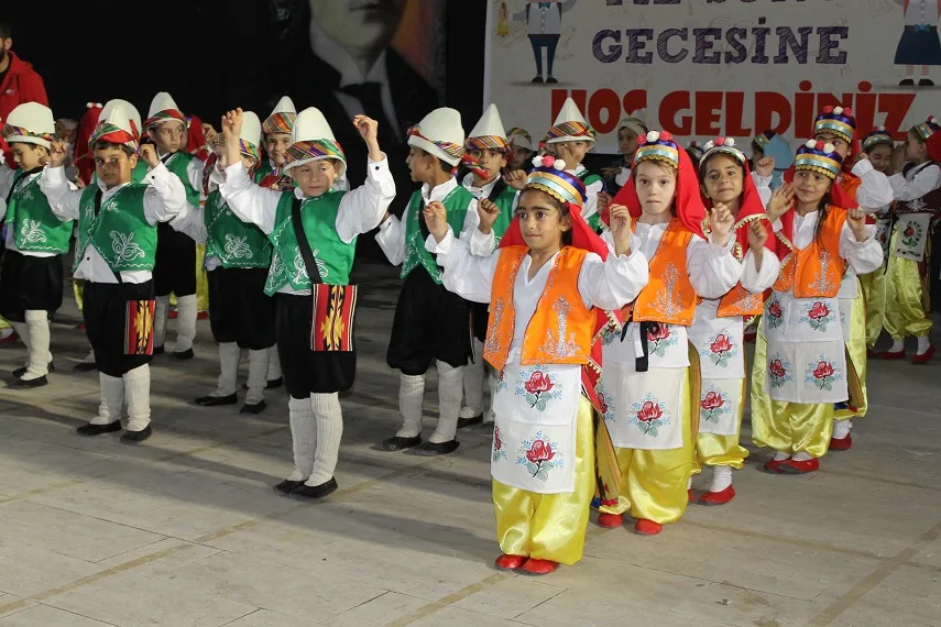 Samdalı miniklerin gösterisi beğenildi