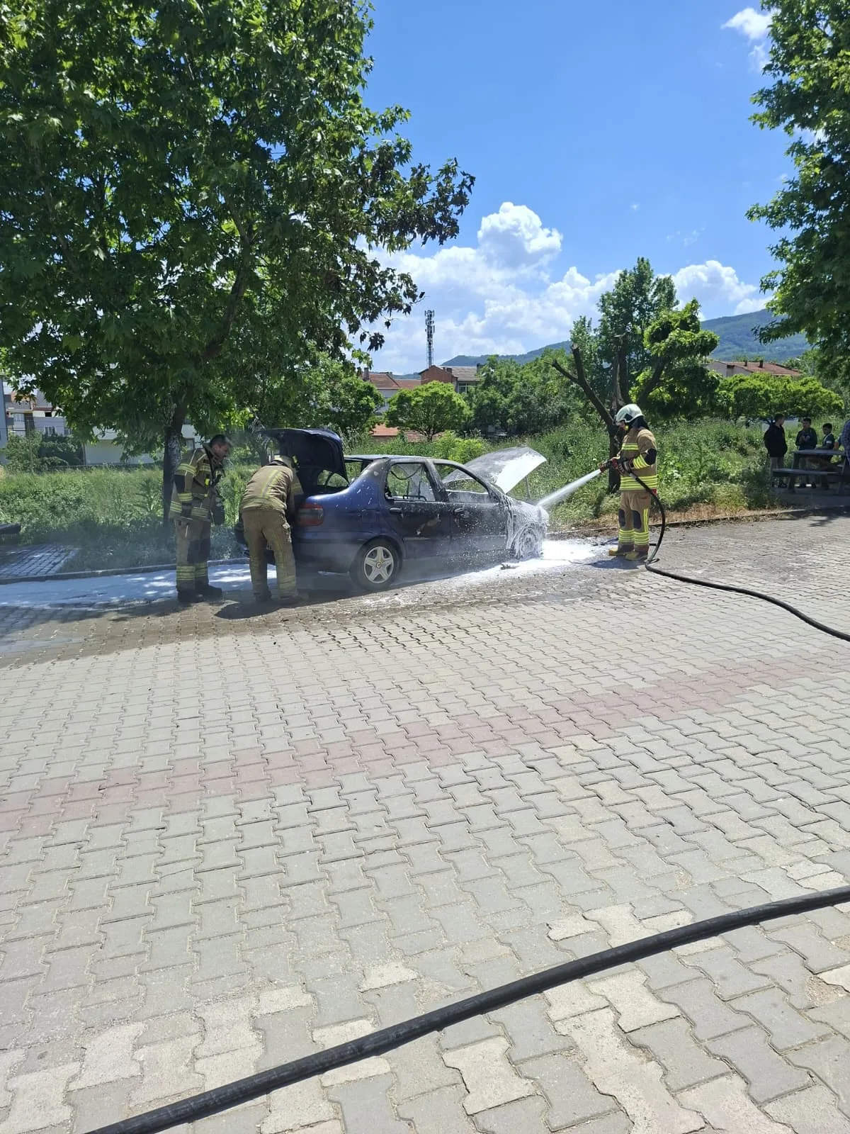 Alev topuna döndü