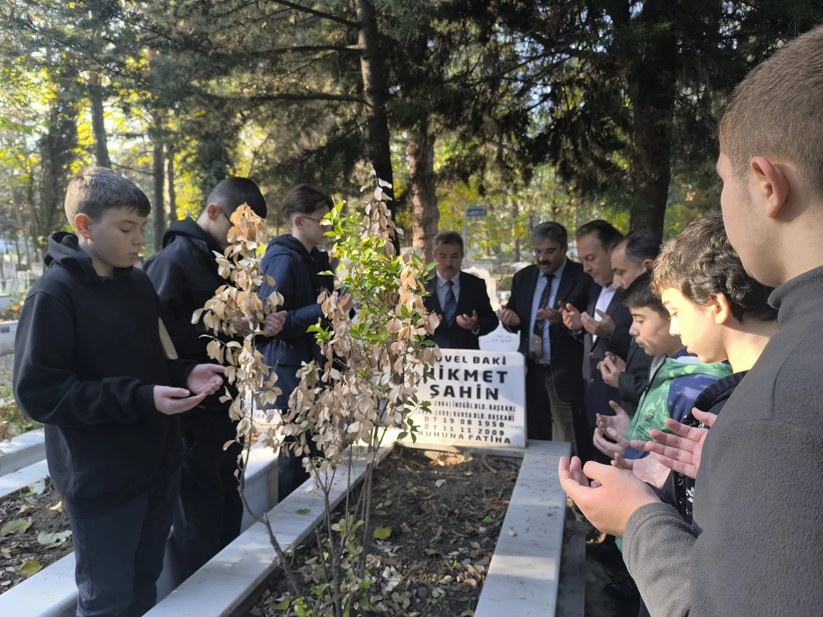 Hikmet Şahin, Öğretmenler Günü’nde kabri başında anıldı