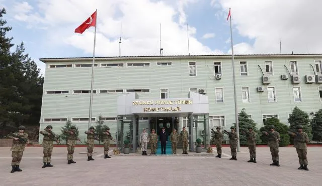 Son Dakika! Bakan Akar paylaştı: Şehitlerimizin kanı yerde kalmadı, mağaraya düzenlenen operasyonda çok sayıda terörist öldürüldü