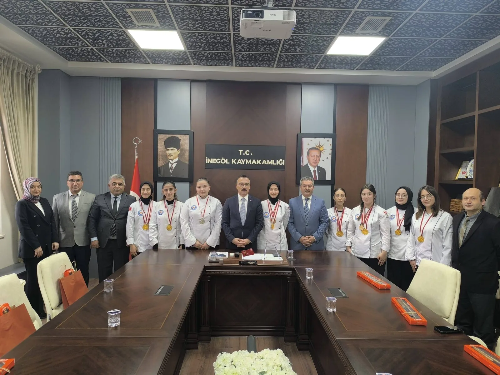 Kaymakam Arslan, dereceye giren öğrencileri ağırladı