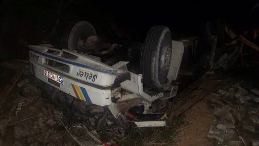 Kamyonun altında feci şekilde can verdi
