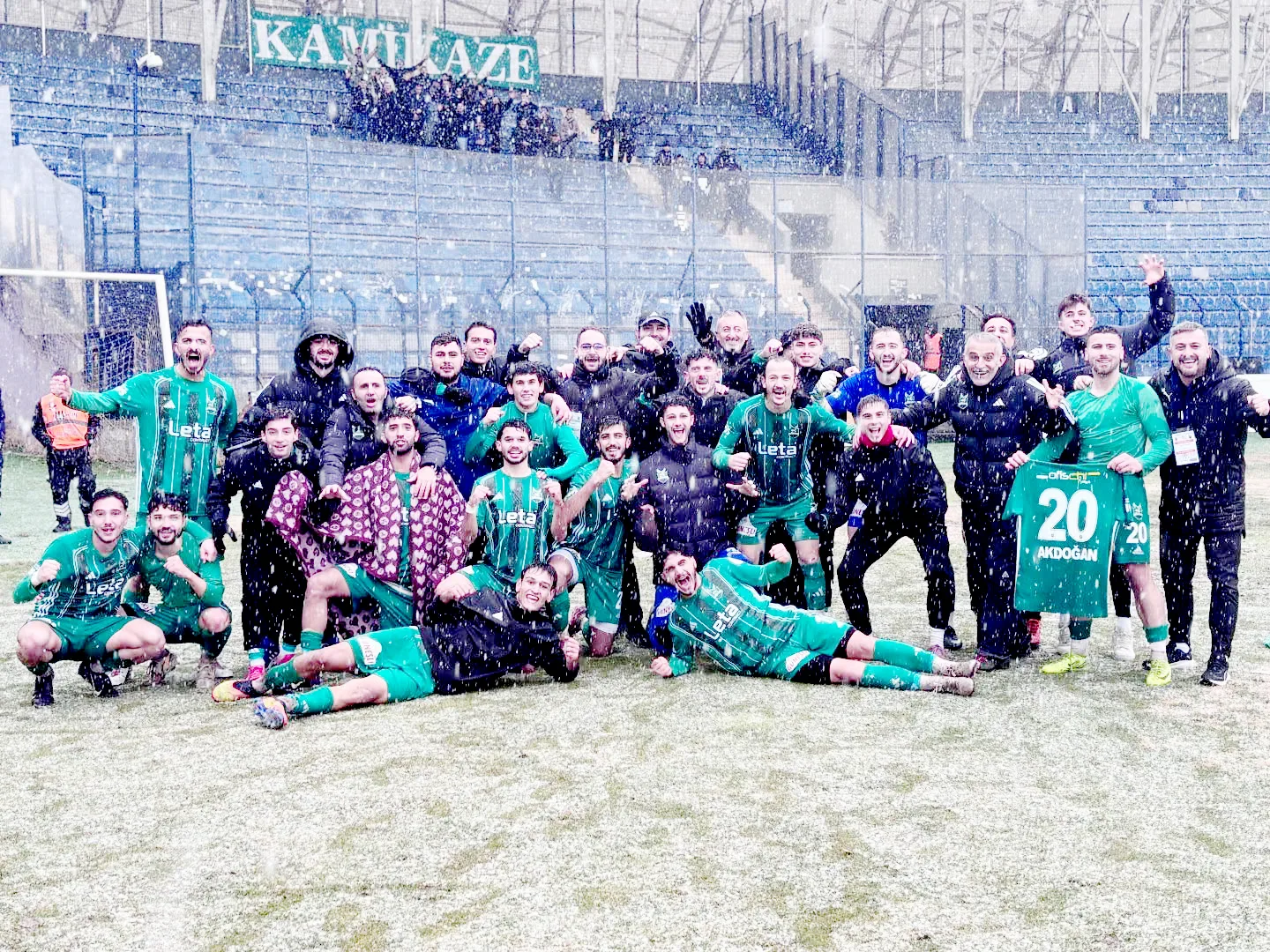Kafkas yüksekten uçuyor