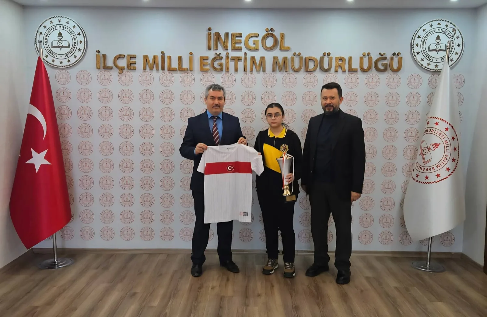 Başarılı öğrencilerden İlçe Milli Eğitim’e ziyaret
