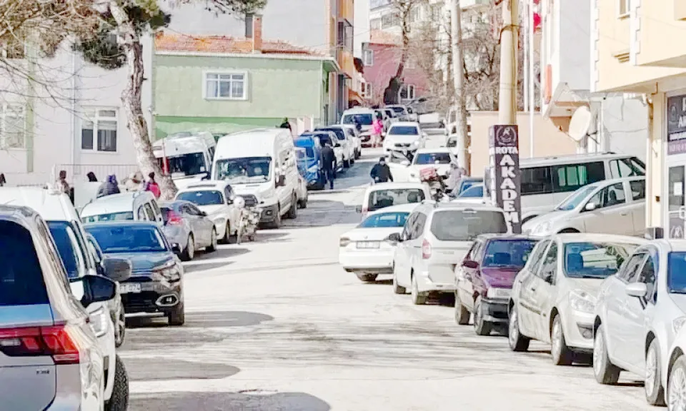 İnegöl’de araç sayısı arttıkça trafik ve park sorunu büyüyor