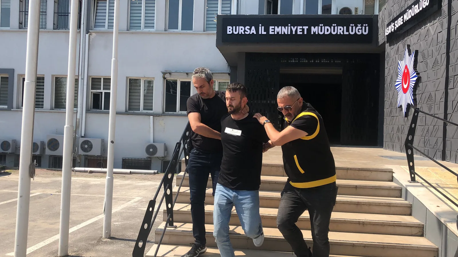 İnegöllü işletmecinin yaşamını yitirdiği silahlı saldırı kamerada