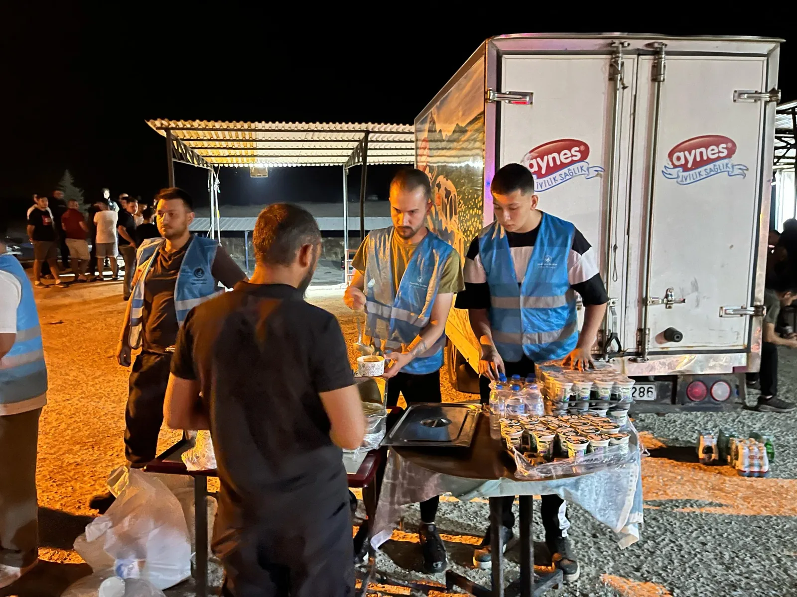 İnegöl Ülkü Ocakları'ndan yangın bölgelerine destek
